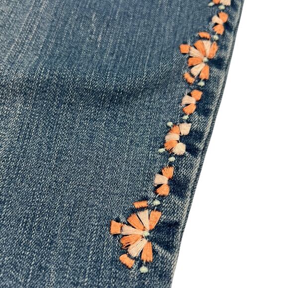 Vintage America Blues Boho Capri Embroidered Floral Jeans Size 8/29 - Picture 3 of 9